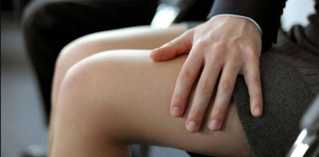 Αναβλήθηκε η δίκη του καθηγητή που κατηγορείται για παρενόχληση μαθητριών – Θα καταθέσει και τέταρτο πρόσωπο