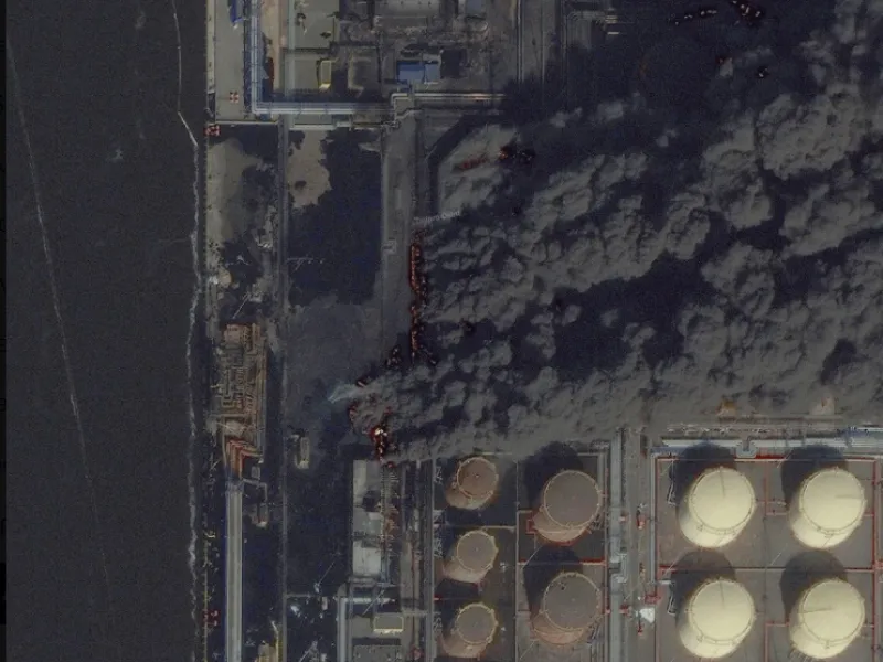 Reuters: Drones χτυπούν ξανά πετρελαϊκό τερματικό στο Ουστ-Λούγκα (φώτο)