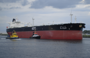 Κουβέιτ: Οι Ιρανοί κτύπησαν το Al Salmi στο λιμάνι του Ντουμπάι – Κίνδυνος διαρροής πετρελαίου (βίντεο)