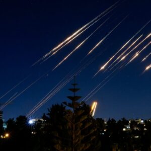 Απίστευτα σφοδρός πυραυλικός βομβαρδισμός του Τελ Αβίβ από τους Ιρανούς (βίντεο)