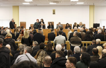 Συνεχίζεται σήμερα η δίκη για το έγκλημα των Τεμπών: Οι αλλαγές στην αίθουσα και τα μέτρα ασφαλείας