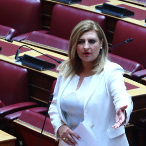 Ε.Λιακούλη σε Σ.Βούλτεψη: «Συμπεριφέρεστε σαν γειτόνισσα» – Έντονη αντιπαράθεση on air (βίντεο)