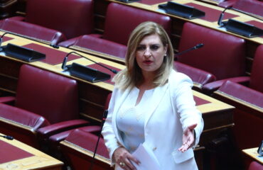 Ε.Λιακούλη σε Σ.Βούλτεψη: «Συμπεριφέρεστε σαν γειτόνισσα» – Έντονη αντιπαράθεση on air (βίντεο)