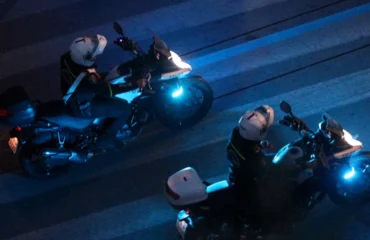 Πετρούπολη: Πασίγνωστος τράπερ επιτέθηκε σε νεαρούς (βίντεο)