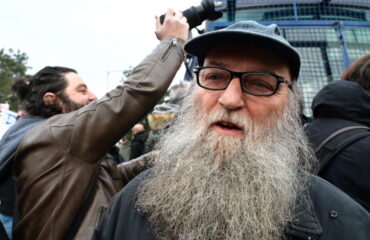 Έγκλημα στα Τέμπη – Χ.Χούπας: «Αδιανόητο να κοιτάζω τη δίκη που αφορά το παιδί μου μέσα από ένα μόνιτορ»