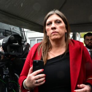 Τα δύο βίντεο που ανέβασε στο TikTok η Ζ.Κωνσταντοπούλου από τη δίκη των Τεμπών – «Τι κάνετε εδώ;»