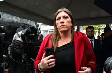 Τα δύο βίντεο που ανέβασε στο TikTok η Ζ.Κωνσταντοπούλου από τη δίκη των Τεμπών – «Τι κάνετε εδώ;»