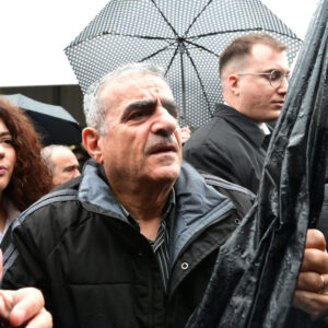 Β.Χατζηχαραλάμπους για Τέμπη: «Η αίθουσα παραμένει ακατάλληλη» – «Υπερβολική η αστυνομική παρουσία»