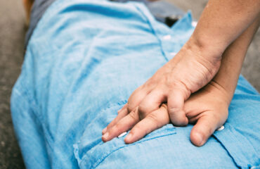 Παραλίγο τραγωδία στη Θεσσαλονίκη: 65χρονος υπέστη καρδιακή ανακοπή μέσα σε κατάλυμα – Σώθηκε την τελευταία στιγμή