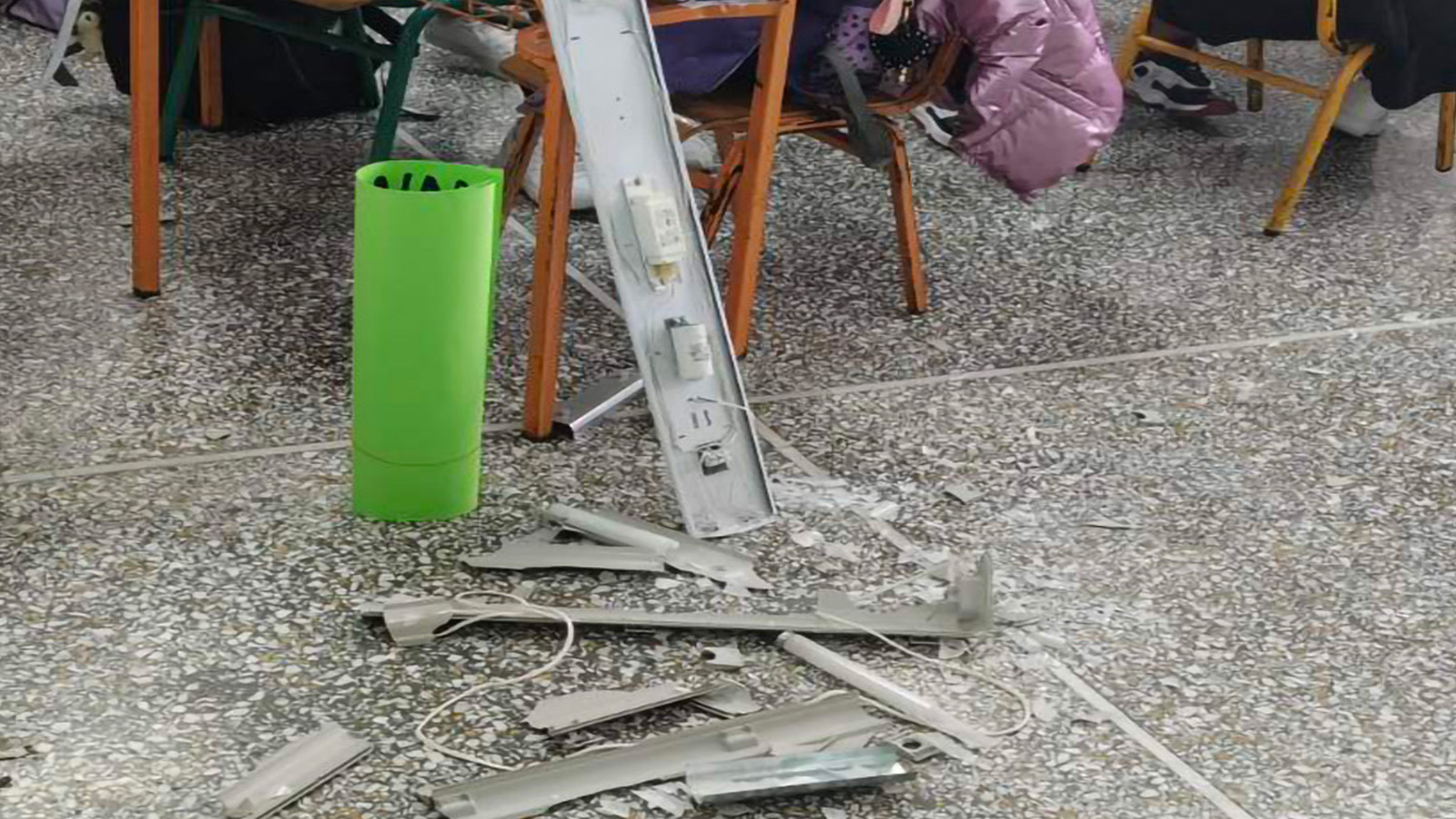 Οργή σε σχολική κοινότητα της Χαλκίδας: Φωτιστικό έπεσε στο κεφάλι μαθήτριας – «Θα σκοτώσουν τα παιδιά μας»