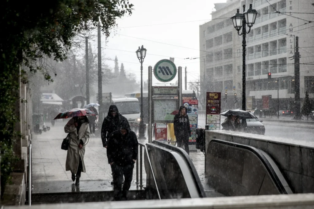 Αττική: Διακοπές ρεύματος σε πολλές περιοχές – Συνεχίζει να «σαρώνει» ο «Erminio»