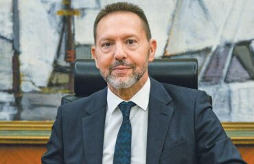 Το «ξεκόβει» και ο Γ.Στουρνάρας: «Θα ήταν τεράστιο λάθος οι εκλογές εν μέσω πολέμου στον Κόλπο»