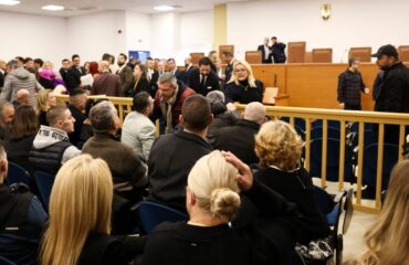 Ένταση στη δίκη των Τεμπών – Πρόεδρος προς Μ.Καρυστιανού: «Αν συνεχίσετε έτσι θα περάσετε έξω»