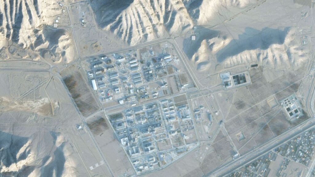 Με εκσκαφείς, διάδρομο προσγείωσης και μεταγωγικά αεροσκάφη: Έτσι θα πάρουν οι ΗΠΑ 500 κιλά ουρανίου από το Ιράν