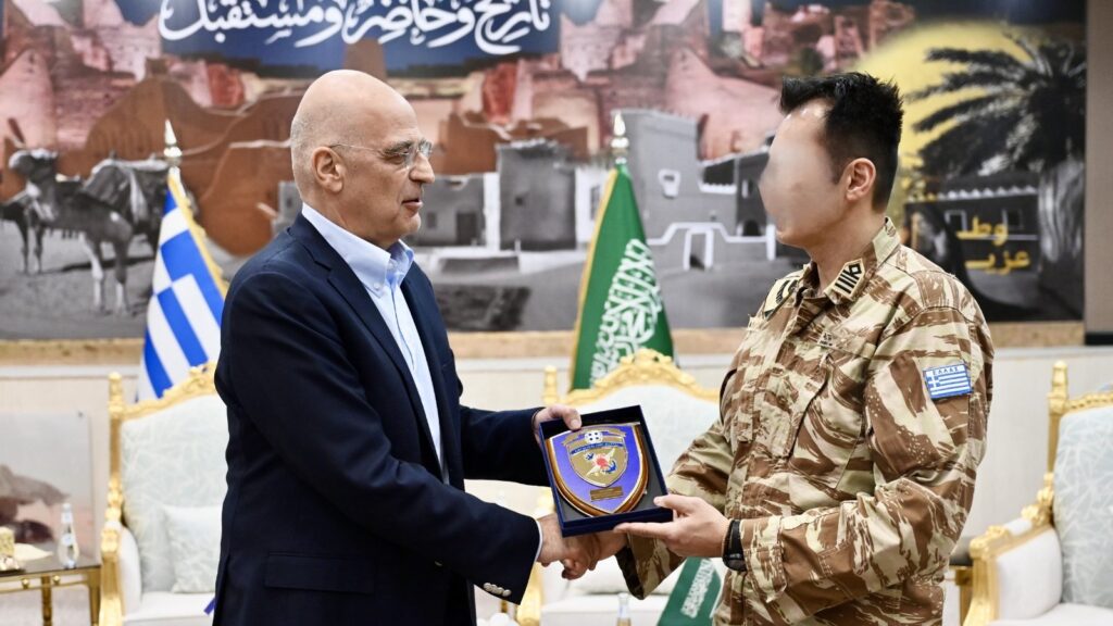 Στο Ριάντ ο Ν.Δένδιας: «Θα απονεμηθεί Έπαινος στα στελέχη της Ελληνικής Δύναμης Σαουδικής Αραβίας» (φώτο)