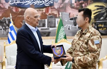 Στο Ριάντ ο Ν.Δένδιας: «Θα απονεμηθεί Έπαινος στα στελέχη της Ελληνικής Δύναμης Σαουδικής Αραβίας» (φώτο)