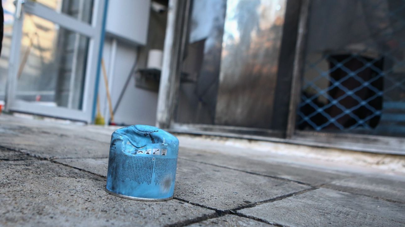 Έκρηξη από γκαζάκια σε είσοδο πολυκατοικίας στην Κυψέλη