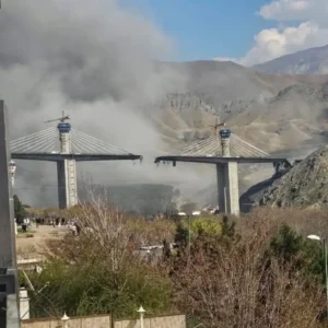 Ο Ν.Τραμπ έκανε ανάρτηση για την καταστροφή της ιρανικής γέφυρας: «Διαπραγματευτείτε ή καταστροφή»