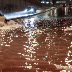 Έτσι έγινε η τραγωδία με τον νεκρό στη Νέα Μάκρη: «Βγήκε έξω και τον παρέσυρε το νερό» – Τι αποκάλυψε φίλος του