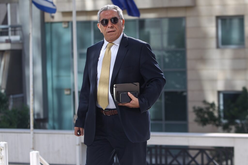 Έκρηξη από γκαζάκια στην πολυκατοικία που στεγάζεται το γραφείο του Β.Καπερνάρου στην Κυψέλη (upd)