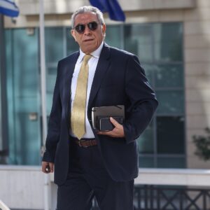 Έκρηξη από γκαζάκια στην πολυκατοικία που στεγάζεται το γραφείο του Β.Καπερνάρου στην Κυψέλη (upd)