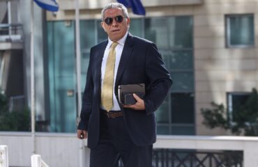 Έκρηξη από γκαζάκια στην πολυκατοικία που στεγάζεται το γραφείο του Β.Καπερνάρου στην Κυψέλη (upd)