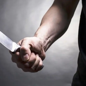 Γλυφάδα: 19χρονος δέχθηκε άγρια επίθεση από συνομηλίκους του – Τον μαχαίρωσαν για να του κλέψουν το κινητό