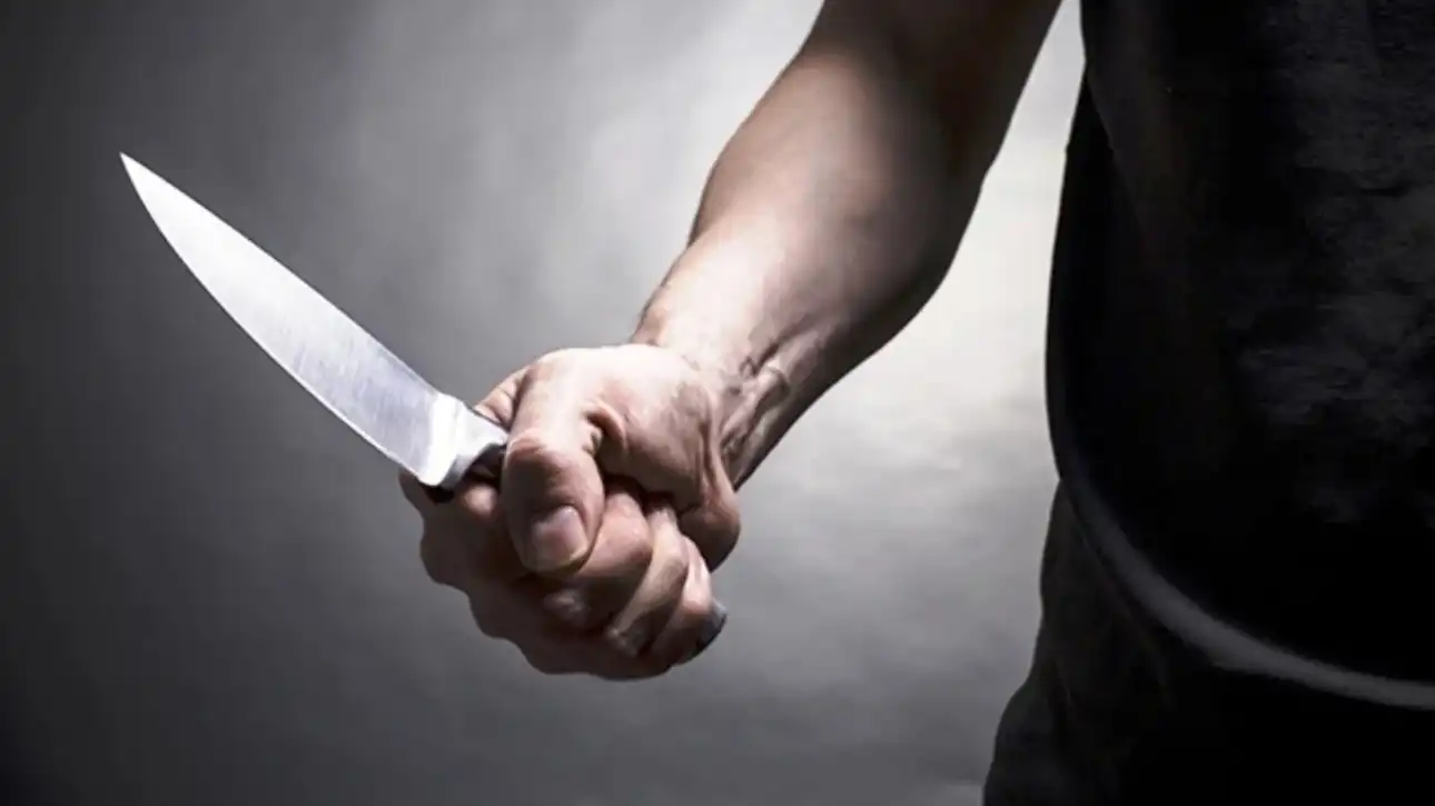 Γλυφάδα: 19χρονος δέχθηκε άγρια επίθεση από συνομηλίκους του – Τον μαχαίρωσαν για να του κλέψουν το κινητό