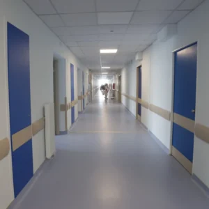 Κιάτο: Πιάστηκαν τα μαλλιά της σε μηχάνημα και έφυγε όλο το δέρμα – Σοβαρό εργατικό ατύχημα