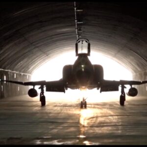 Το Ιράν απογείωσε για πρώτη φορά  μαχητικά αναχαίτισης από τις υπόγειες αεροπορικές βάσεις