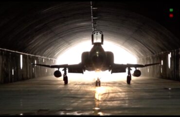 Το Ιράν απογείωσε για πρώτη φορά  μαχητικά αναχαίτισης από τις υπόγειες αεροπορικές βάσεις