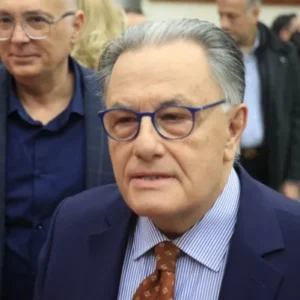 Εντύπωση προκάλεσε η κοινή εμφάνιση του πρώην πρωθυπουργού Α.Σαμαρά και του Π.Παναγιωτόπουλου στο Πολεμικό Μουσείο