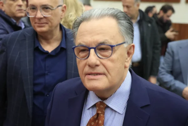 Εντύπωση προκάλεσε η κοινή εμφάνιση του πρώην πρωθυπουργού Α.Σαμαρά και του Π.Παναγιωτόπουλου στο Πολεμικό Μουσείο