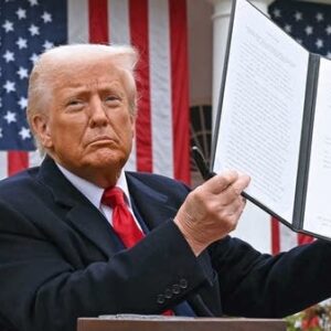 Ν.Τραμπ: Επέβαλε δασμούς 100% στα εισαγόμενα φάρμακα