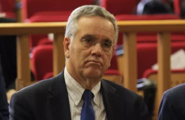 Ομάδα ατόμων επιτέθηκε στο σπίτι του Ισίδωρου Ντογιάκου – Προκάλεσαν φθορές και έγραψαν συνθήματα