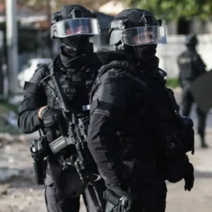 «Ξεσκεπάστηκε» συμμορία αλλοδαπών που «έγδυνε» καταστήματα ηλεκτρονικών ειδών – Πάνω από 20.000 ευρώ τα κέρδη