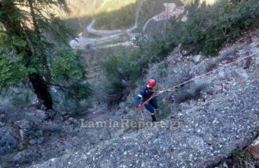 Τραγωδία στην Ευρυτανία: Σκοτώθηκε 54χρονος σε τροχαίο μετά από πτώση του φορτηγού του σε γκρεμό