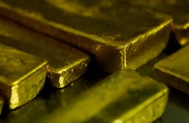 Γλυφάδα: Παρίσταναν τους υπαλλήλους εταιρείας ρεύματος – Τον έπεισαν να τους δώσει ράβδους χρυσού και 2.500 ευρώ