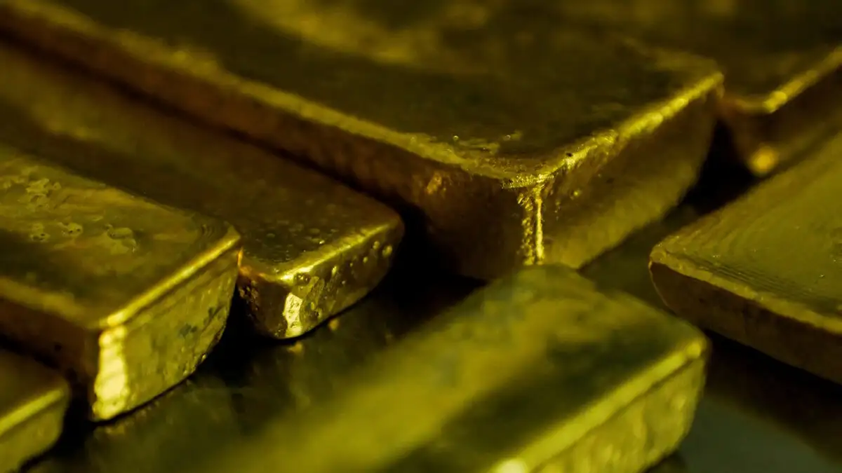 Γλυφάδα: Παρίσταναν τους υπαλλήλους εταιρείας ρεύματος – Τον έπεισαν να τους δώσει ράβδους χρυσού και 2.500 ευρώ