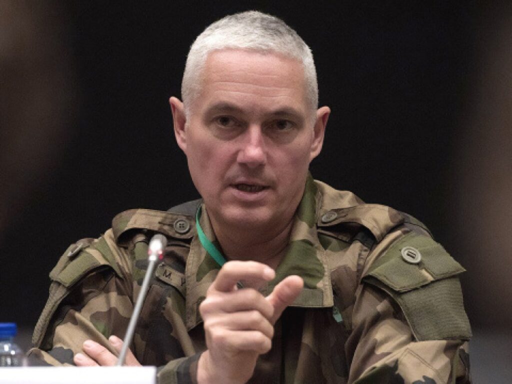 Γάλλος Στρατηγός σε Λευκό Οίκο: «Κόψτε την κοκαΐνη» – Σάλος με το σχέδιο για διάδρομο απογείωσης μέσα στο Ιράν!