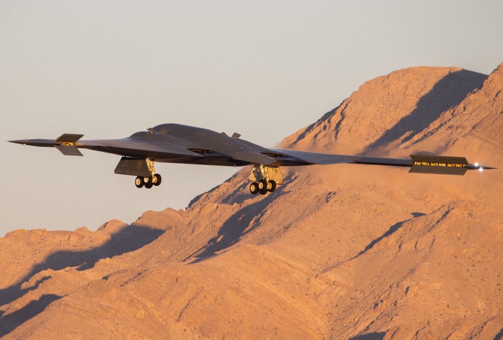 Bloomberg: Οι ΗΠΑ μεταφέρουν τα αποθέματα των stealth πυραύλων JASSM-ER στη Μέση Ανατολή