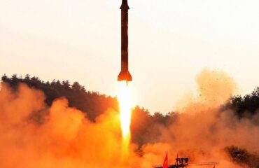 «Την πιο δύσκολη ώρα» Κίνα και Βόρεια Κορέα στηρίζουν το Ιράν με βαλλιστικά όπλα