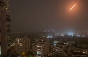 Βίντεο: «Βροχή» από ιρανικούς βαλλιστικούς πυραύλους «σκέπασε» το Ισραήλ
