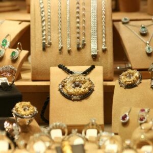 Ρομά παρίσταναν τους υπαλλήλους της ΔΕΗ και κατάφεραν να κλέψουν κοσμήματα αξίας 12.000 ευρώ