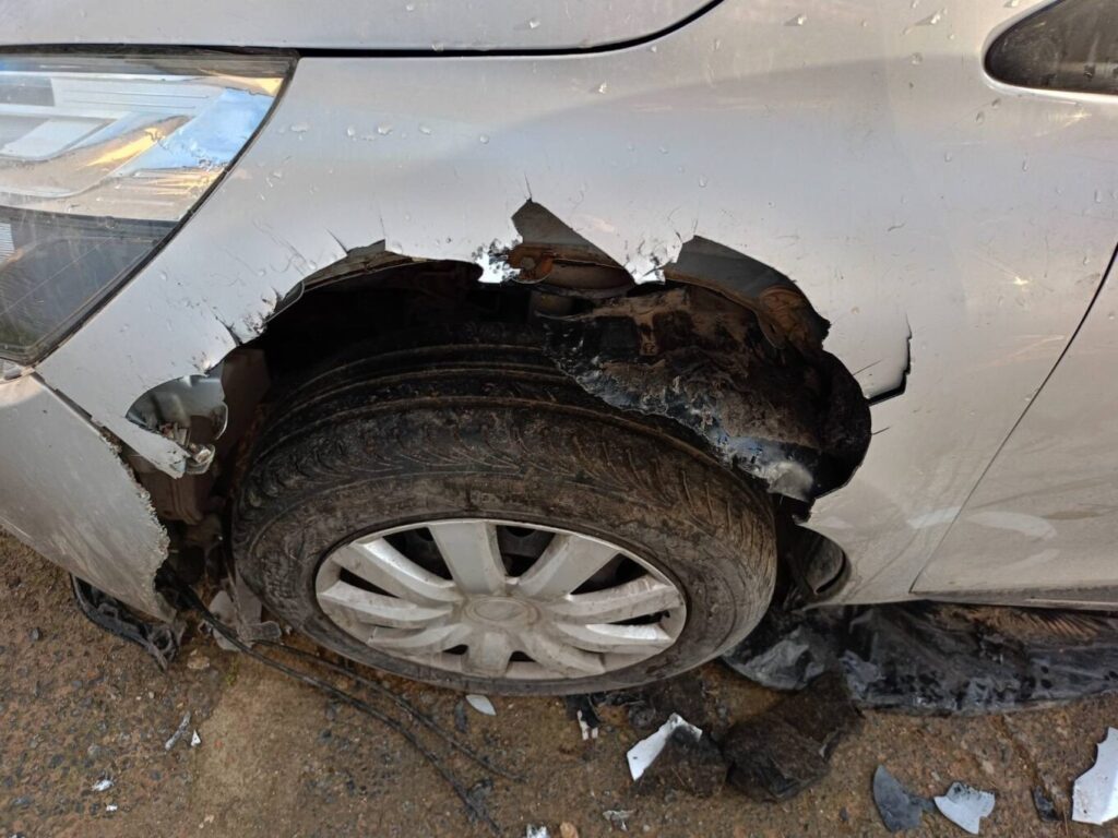 Σκυλί με «ατσαλένια» δόντια κομμάτιασε λαμαρίνες αυτοκινήτου – Δείτε φωτογραφίες