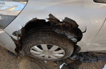 Σκυλί με «ατσαλένια» δόντια κομμάτιασε λαμαρίνες αυτοκινήτου – Δείτε φωτογραφίες