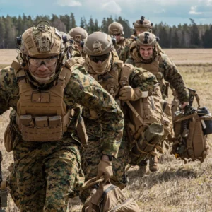 Δεκάδες Αμερικανοί πεζοναύτες εντοπίστηκαν στο αεροδρόμιο του Ντουμπάι: «Τους περιμένουμε» λέει το Ιράν (βίντεο)