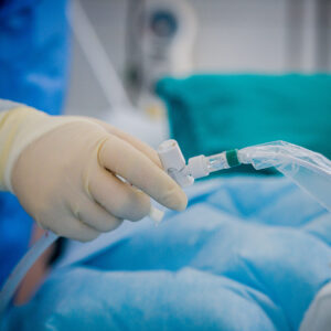 Σοκάρει η 40χρονη που τραυματίστηκε στο Κιάτο: «Το μηχάνημα μου έπιασε τα μαλλιά – Θα είχε φύγει όλο το πρόσωπο»