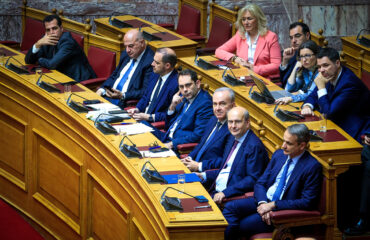 Διάλογοι «φωτιά» καίνε τα άπληστα στελέχη της ΝΔ για τον ΟΠΕΚΕΠΕ: «Να βάλουμε δύο-δυόμισι εκατ. στους δικούς μας!»