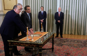 Ορκίστηκαν μέσα σε «βαρύ» κλίμα οι νέοι υπουργοί και υφυπουργοί που προέκυψαν από την απάτη του ΟΠΕΚΕΠΕ